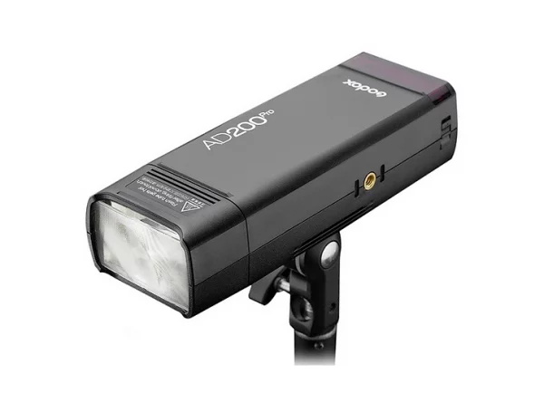 Flash AD200 Pro de profil en location chez Maximaloc