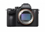 Appareil hybride Full Frame Sony A7RIII nu en vue de face à la location