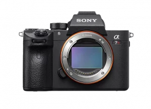 Appareil hybride Full Frame Sony A7RIII nu en vue de face à la location