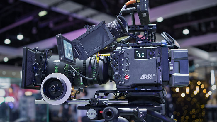 Configuration complète d'une caméra ARRI ALEXA 35 sur un rig de tournage, prête pour la production cinématographique